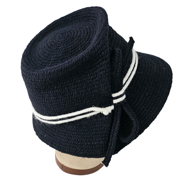 Vintage 1950s Everitt asymetrical black white winter hat pleat chic - Picture 3 of 7